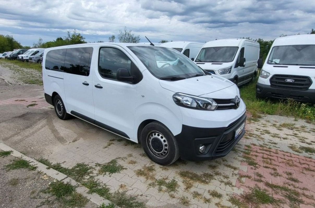 2.0 D4-D Long Combi 144 kM! Salon Polska! 1 własciciel! 9 osób! FV23%